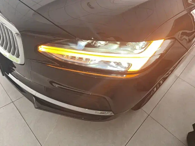 Volvo S90 — Фото автомобиля 23