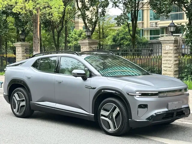 Changan Qiyuan E07 — Фото автомобиля 2