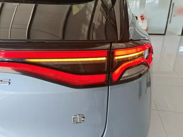 BYD Tang — Фото автомобиля 7