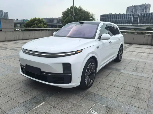Li Auto L7 — Фото автомобиля 3