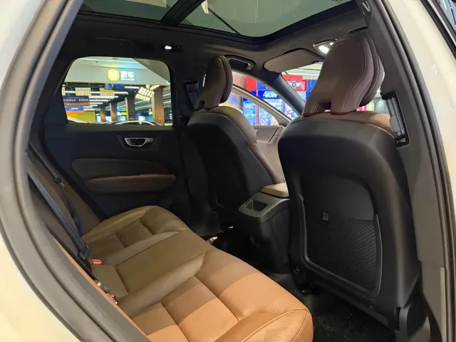 Volvo XC60 — Фото автомобиля 11