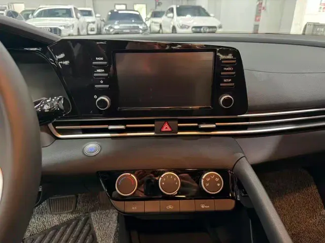 Hyundai Elantra — Фото автомобиля 7