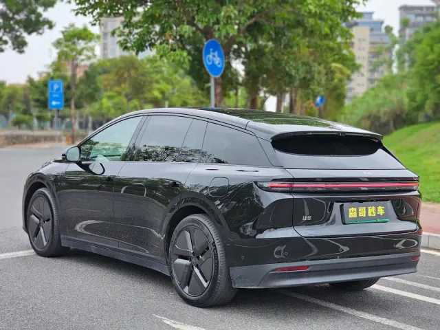 Li Auto i6 — Фото автомобиля 4