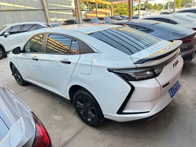 Dongfeng Yixuan — Фото автомобиля 8