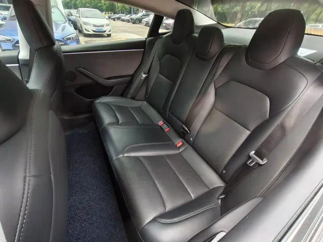 Tesla Model 3 — Фото автомобиля 13