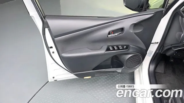 Toyota Prius — Фото автомобиля 24