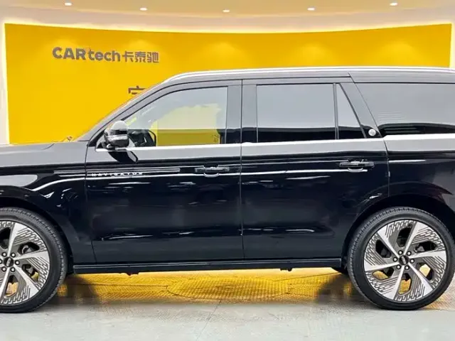 Lincoln Navigator — Фото автомобиля 7