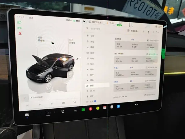 Tesla Model Y — Фото автомобиля 12
