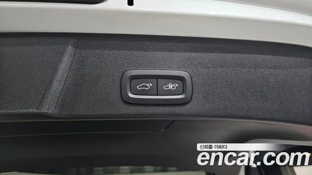 Volvo XC40 — Фото автомобиля 27