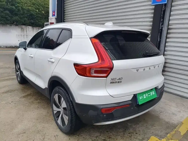 Volvo XC40 — Фото автомобиля 4