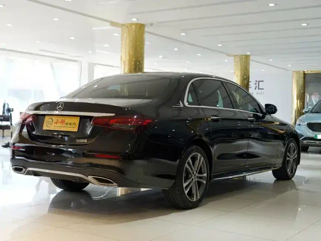 Mercedes-Benz E-Class — Фото автомобиля 20