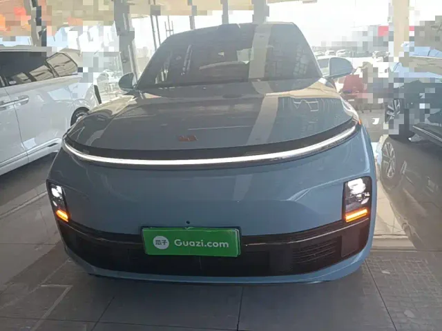 Li Auto L8 — Фото автомобиля 2