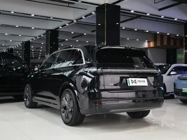 Li Auto L7 — Фото автомобиля 18