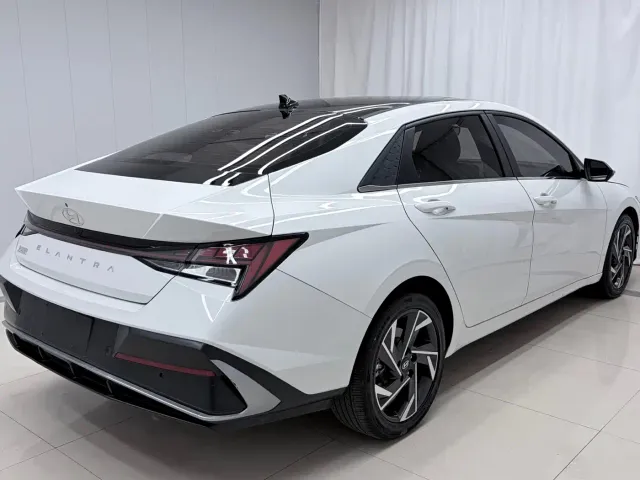 Hyundai Elantra — Фото автомобиля 3