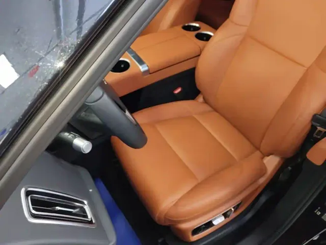 Li Auto L8 — Фото автомобиля 14