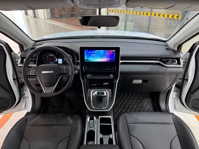 Haval M6 — Фото автомобиля 12