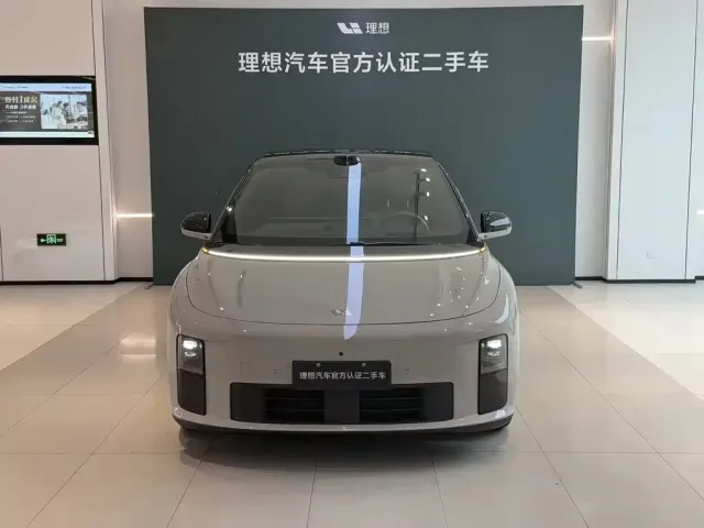 Li Auto Li Auto i6 2025 4WD Base Model — Фото автомобиля 13
