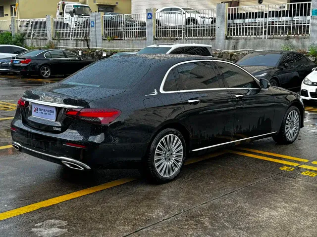 Mercedes-Benz E-Class — Фото автомобиля 17