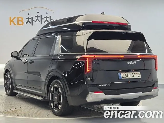 Kia Carnival Generation 4 — Фото автомобиля 2