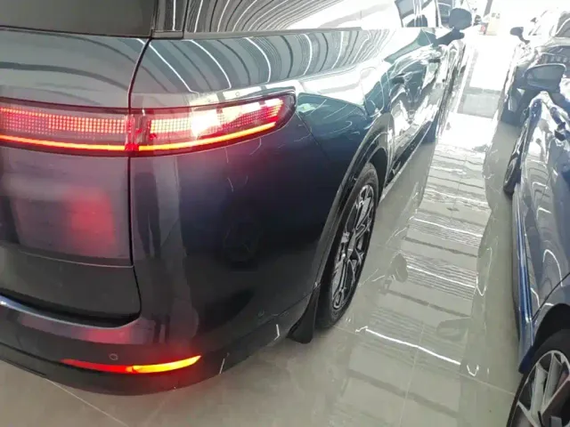 Lynk & Co 900 — Фото автомобиля 7