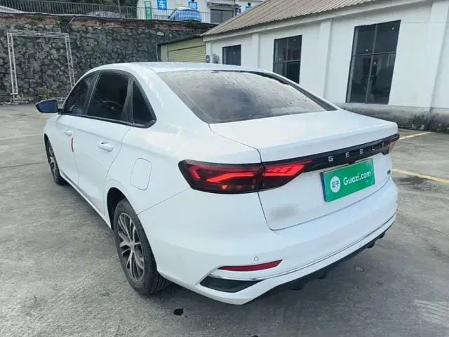 Geely Emgrand — Фото автомобиля 4
