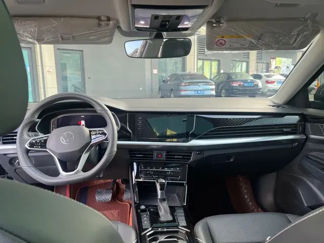 Volkswagen Passat — Фото автомобиля 11