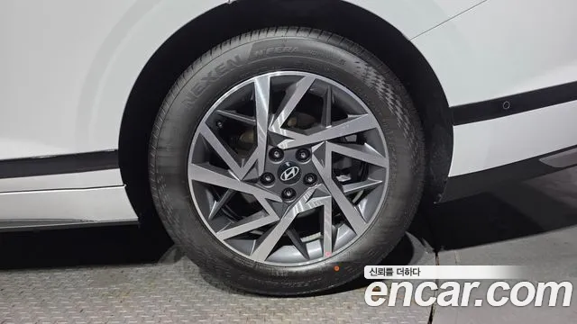 Hyundai Grandeur Grandeur (GN7) 2.5 Бензин 2WD — Фото автомобиля 19