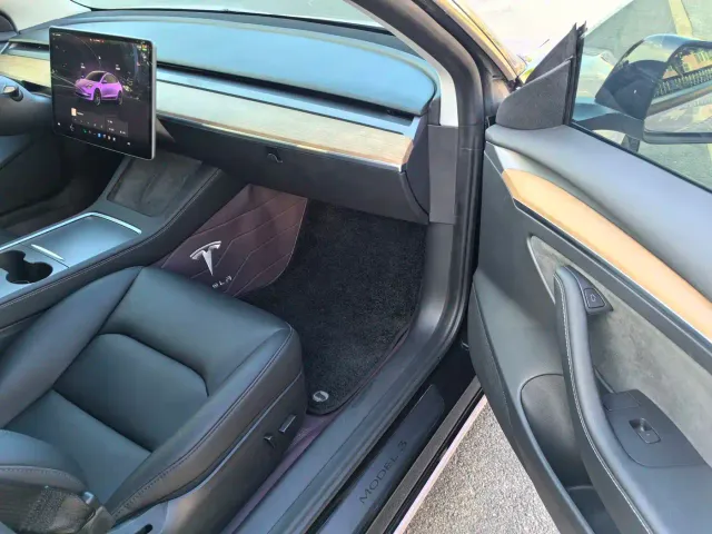 Tesla Model 3 — Фото автомобиля 8