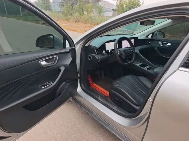 Roewe D7 — Фото автомобиля 15