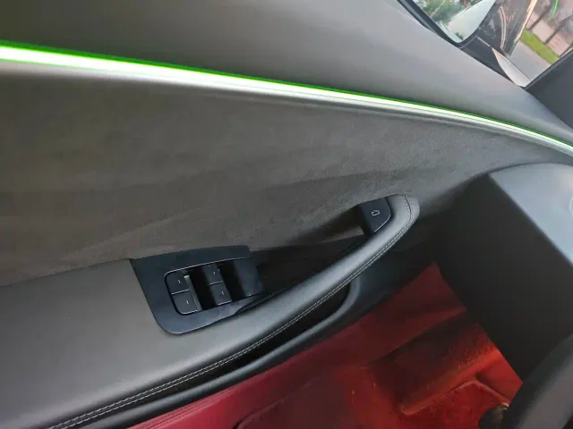 Tesla Model 3 — Фото автомобиля 22