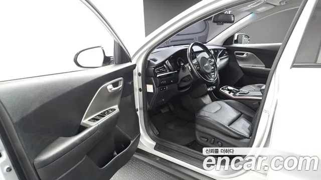 Kia Niro — Фото автомобиля 10