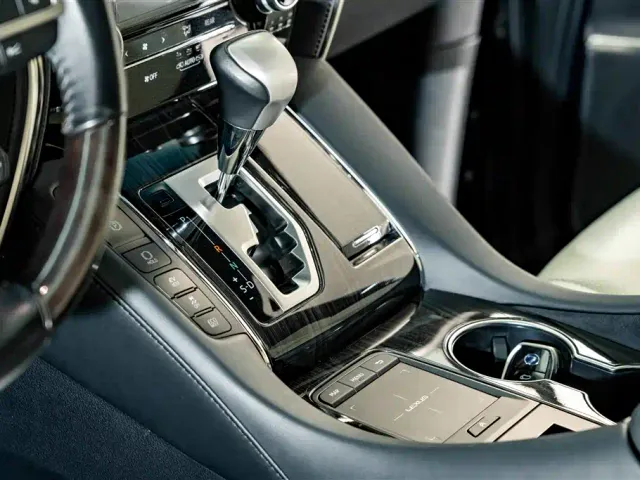 Lexus LM — Фото автомобиля 12