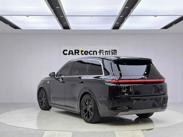 Li Auto L8 — Фото автомобиля 3