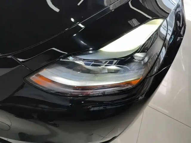 Tesla Model Y — Фото автомобиля 23