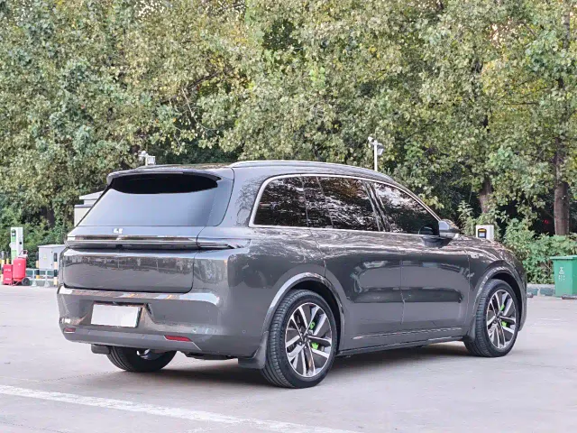 Li Auto L8 — Фото автомобиля 9