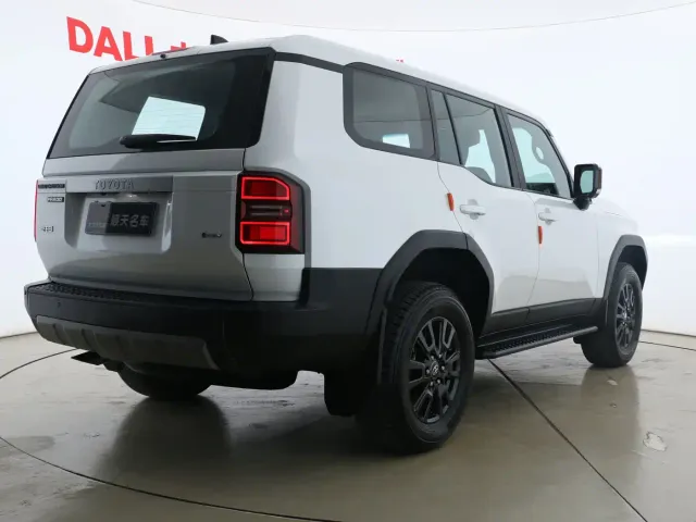 Toyota Prado — Фото автомобиля 12