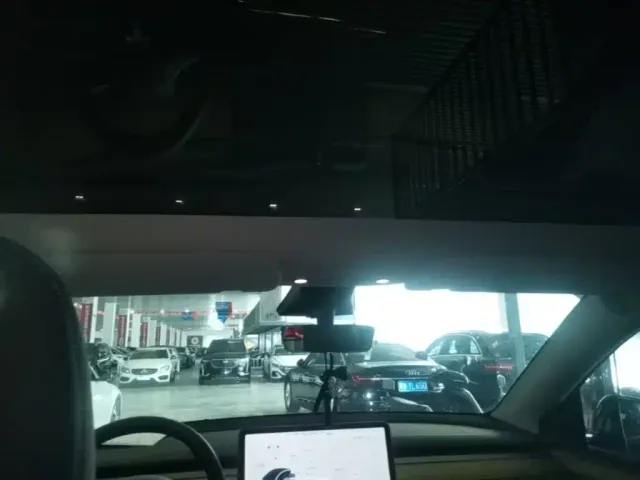 Tesla Model Y — Фото автомобиля 17