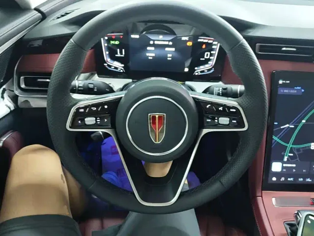 Hongqi H5 — Фото автомобиля 10