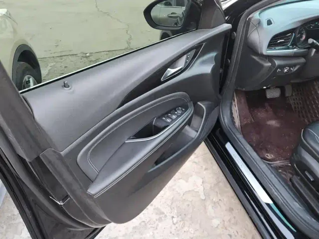 Buick Regal — Фото автомобиля 7
