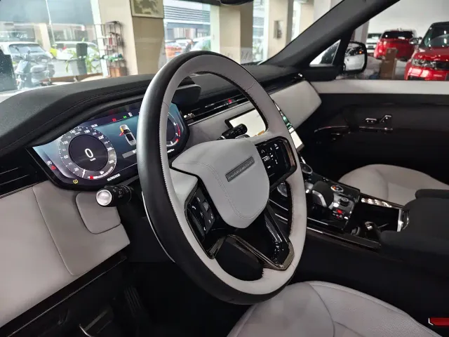 Land Rover Range Rover Sport — Фото автомобиля 9