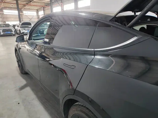 Tesla Model Y — Фото автомобиля 22