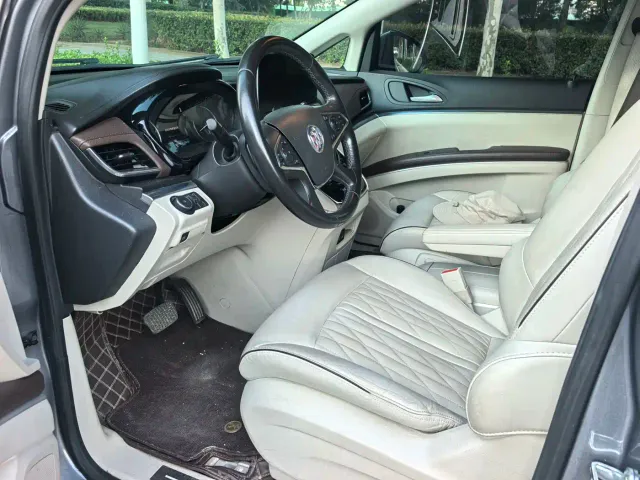 Buick GL8 — Фото автомобиля 10