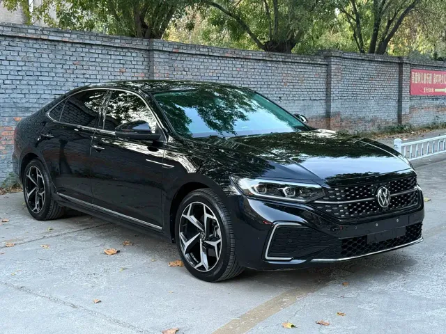 Volkswagen Passat — Фото автомобиля 3