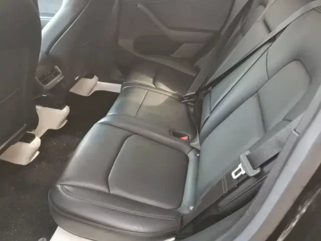 Tesla Model Y — Фото автомобиля 16