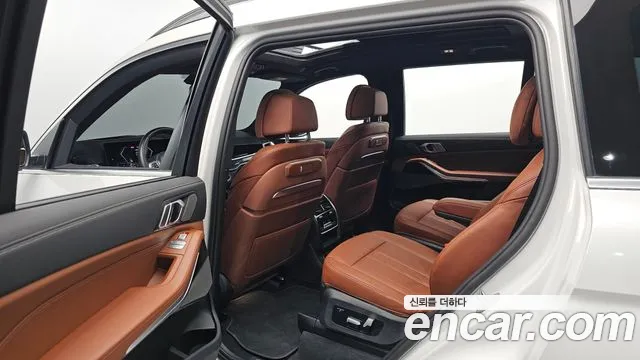 BMW X7 — Фото автомобиля 10