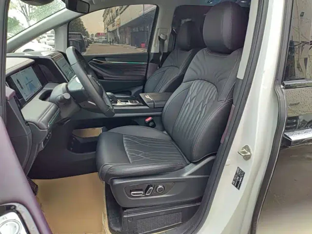 GAC Trumpchi M8 — Фото автомобиля 14