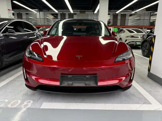 Tesla Model 3 — Фото автомобиля 2