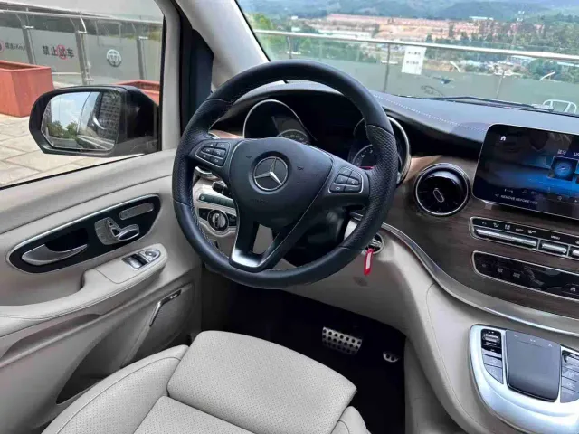 Mercedes-Benz V-Class — Фото автомобиля 14