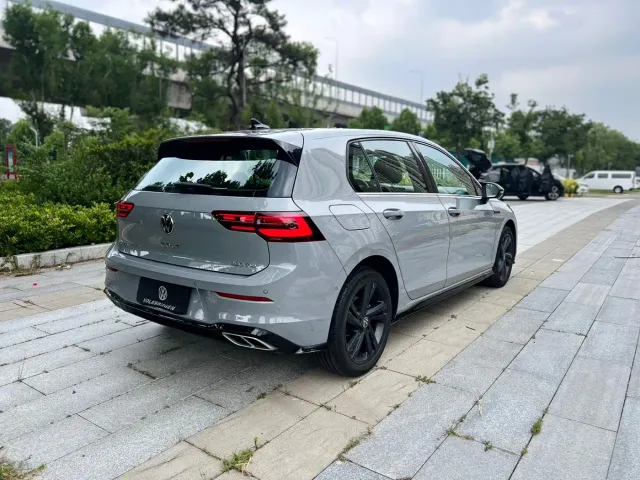 Volkswagen Golf — Фото автомобиля 4