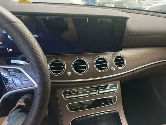 Mercedes-Benz E-Class — Фото автомобиля 12